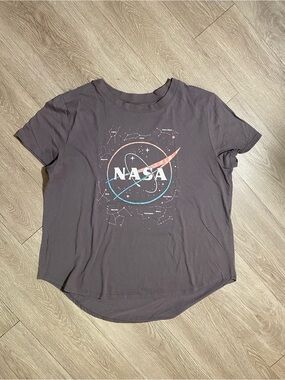 💜3/$25💜 NASA Graphic Tee